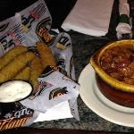 This is my dinner. Chili and Fried Pickles. Fried Pickles is
a fave of our friend Mardi in Texas, and a Phantom Band 
Groupie.
By the way, both were excellent.